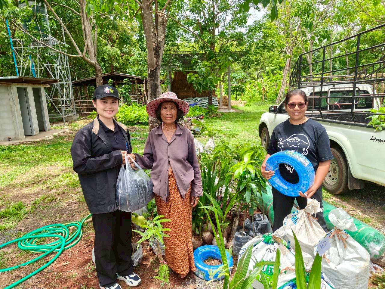 title - วันที่ 18 - 19 พฤษภาคม 2569 สำนักงานการปฏิรูปที่ดินจังหวัดอุบลราชธานีนายทินกร เพียภูเขียว ปฏิรูปที่ดินจังหวัดอุบลราชธานี มอบหมายให้กลุ่มยุทธศาสตร์ และการปฏิรูปที่ดิน มอบพันธุ์ต้นไม้ และวัสดุการเกษตร ให้กับเกษตรกรที่เข้าร่วมฝึกอบรมโครงการพัฒนาเกษตรกรรมยั่งยืน กิจกรรมพัฒนาเกษตรกรรมยั่งยืนในเขตปฏิรูปที่ดินจังหวัดอุบลราชธานี ปีงบประมาณ พ.ศ. 2569 และผู้นำเกษตรกรแปลงต้นแบบ